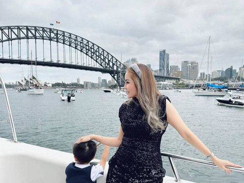 Potret Liburan Mewah Momo Geisha dan Keluarga di Australia, Naik Yacht