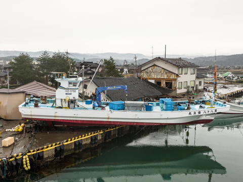 FOTO: Potret Kapal-Kapal Terjebak ke Daratan Setelah Tersapu Tsunami 1,2 Meter di Jepang