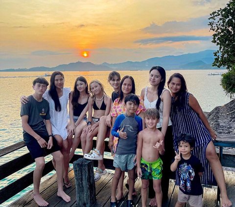 Luna Maya's Face Catches Attention While on Vacation at the Beach: 'Her Sunscreen is as Thick as Parents' Hopes'