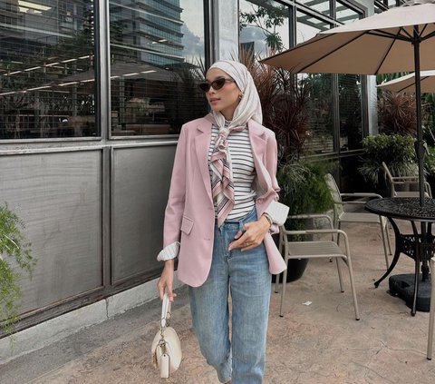 Potret Hijaber Fresh Outfit Andalkan Blazer Baby Pink