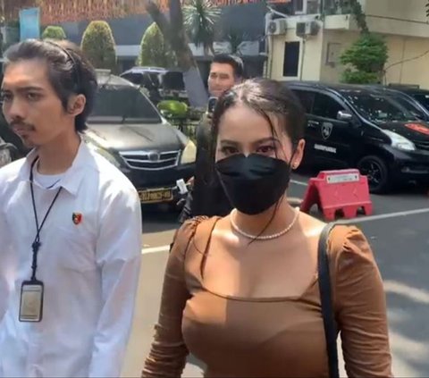 Siskaeee and 10 Other Suspects in the Porn Film Case Will Undergo Examination Next Week