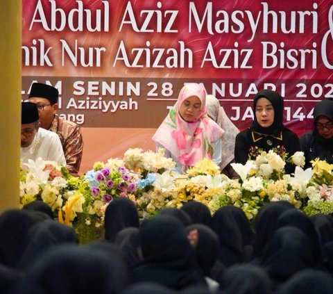 Siti Atikoh Ganjar Hadiri Haul Ke-7 KH Abdul Aziz Mashuri di Ponpes Al-Aziziyhah