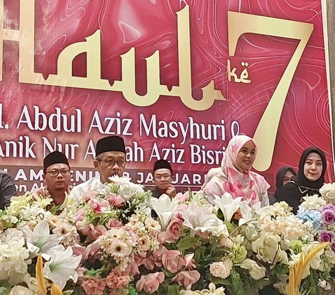 Siti Atikoh Ganjar Hadiri Haul Ke-7 KH Abdul Aziz Mashuri di Ponpes Al-Aziziyhah