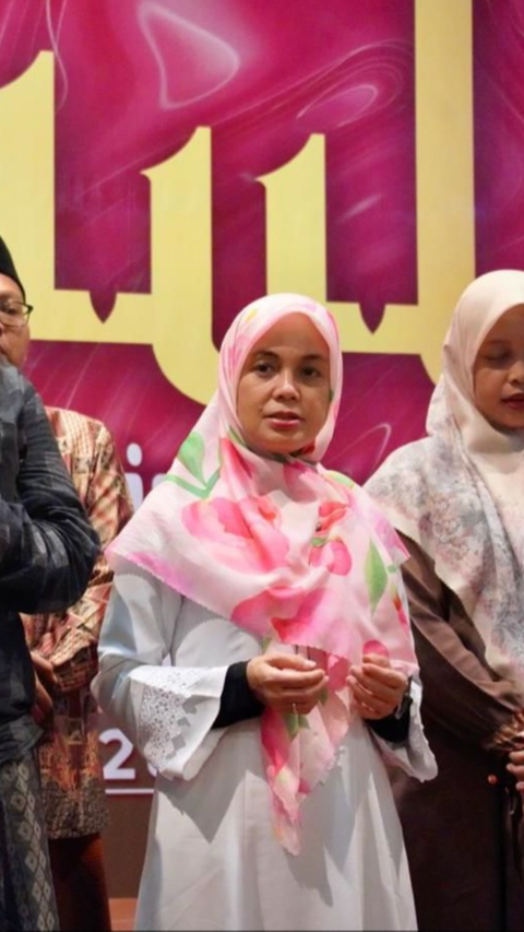 Siti Atikoh Ganjar Hadiri Haul Ke-7 KH Abdul Aziz Mashuri di Ponpes Al-Aziziyhah