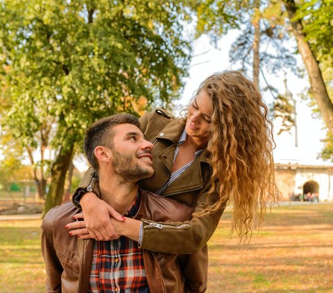 70 Cheesy Words for a Romantic Girlfriend, Be Careful Making the Heart Melt and Feel Awkward