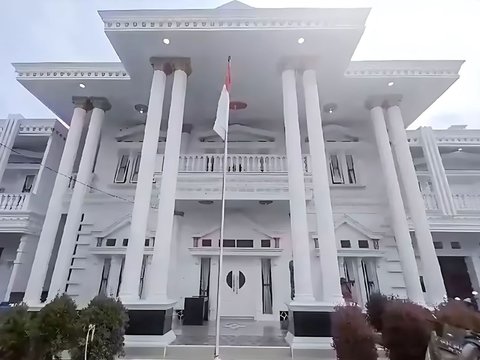 Viral! The Office of the Village Head in Ciamis is Designed like a European-style Palace, Construction Costs Reach Rp2 Billion