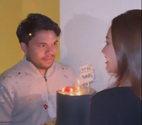 Competing with Fuji, Aaliyah Massaid Rents a Cinema to Surprise Thariq Halilintar on His Birthday