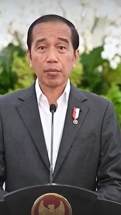 <br>Istana Beberkan Alasan Jokowi Bagi Bansos Tanpa Didampingi Mensos Risma
