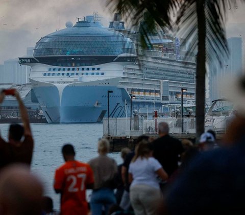 FOTO: Layar Perdana, Inilah Penampakan Icon of The Seas Kapal Pesiar Terbesar di Dunia: Lima Kali Ukuran Titanic