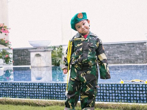 Portrait of Gala Sky Wearing TNI Uniform, Intention to Look Fierce Instead Makes Adorable