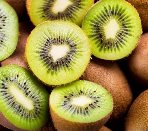 Feeling Down in the Evening? Consume Kiwi Immediately