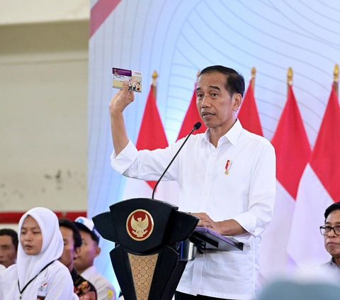 Serahkan Bantuan Beras di Bantul, Jokowi: Setelah Juni Kalau APBN Cukup akan Dilanjutkan