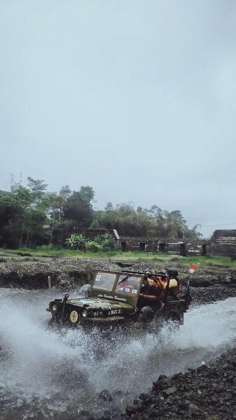 <b>6. Lava Tour Merapi</b>