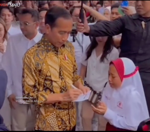 Viral Kisah Tukang Bakso yang Diborong Presiden Jokowi di Magelang, Menangis Tak Henti