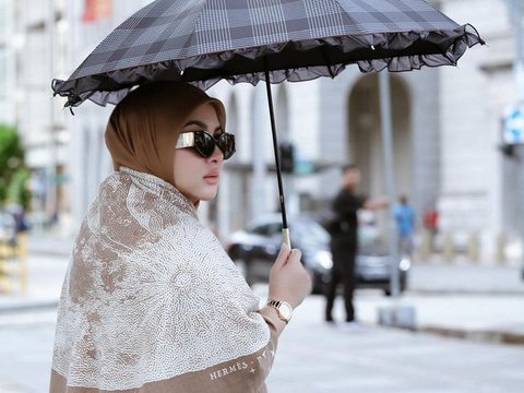 Cantik dan Elegan, Intip Deretan Foto Syahrini saat Jalan-jalan di Singapura