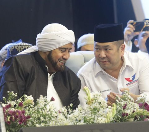 FOTO: Momen Cawapres Mahfud MD Hadiri Sholawat Persatuan Indonesia di Cibinong Bogor
