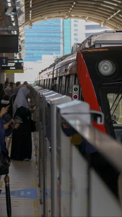 FOTO: Sukses Layani Jutaan Pengguna, LRT Jabodebek Jadi Objek Vital Nasional Perkeretaapian<br>