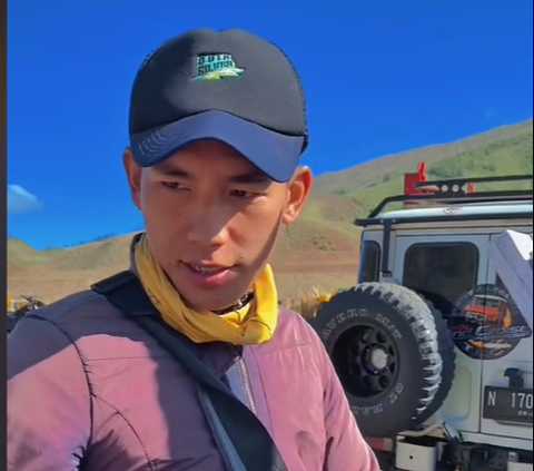 Prince Mateen's Viral KW Super Ice Cream Sales in Bromo, Netizens: This Handsome Guy