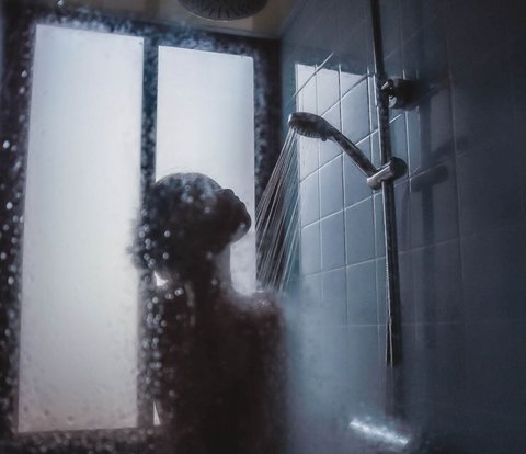 Can Taking a Shower at Night Cause a Cold, Is It True?