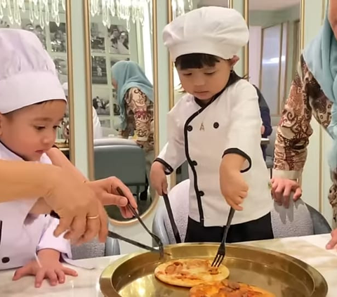 Potret Rayyanza & Ameena Playdate Sambil Buat Pizza Bareng, Dua Chef Cilik Gemesin Banget