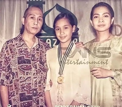 9 Old Photos of Artists During Junior High and High School Graduation, Jessica Mila Looks Cool, The School's Primadona!
