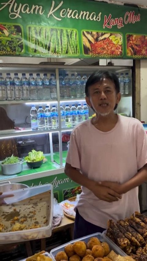 Banting Setir, 8 Foto Epy Kusnandar Yang Tak Malu Berjualan di Warung Makan Demi Bayar Utang