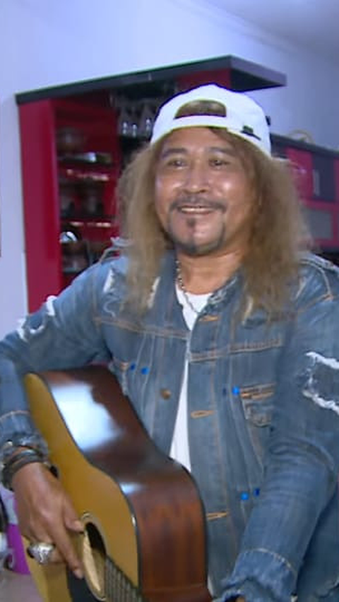 Potret Rumah Mewah 'Kang Komar' Pemain Preman Pensiun, Banyak Koleksi Gitar