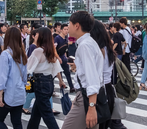 Wanita ini Pilih Resign daripada Pusing Punya 600 Grup Chat Kantor