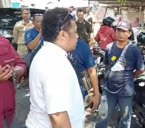 Viral Warga Bentangkan Spanduk Dukung Ganjar Saat Jokowi di Gunungkidul