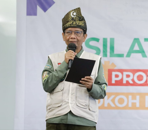 Momen Mahfud MD Kunjungi Padepokan Anti Galau di Cirebon