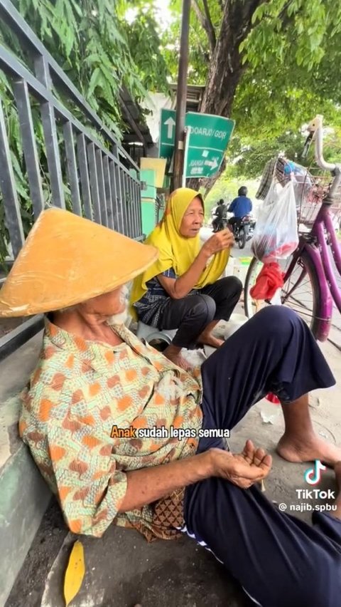 Viral Pasangan Lansia Penjual Sinom yang Lama Tak Dijenguk Anak Cucu, Kisahnya Bikin Pilu