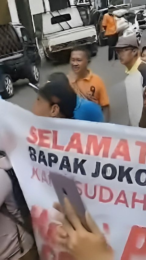 Paspampres Denies Allegations of Assaulting Citizens, Unveiling Banners Supporting Ganjar during Jokowi's Visit to Yogyakarta.