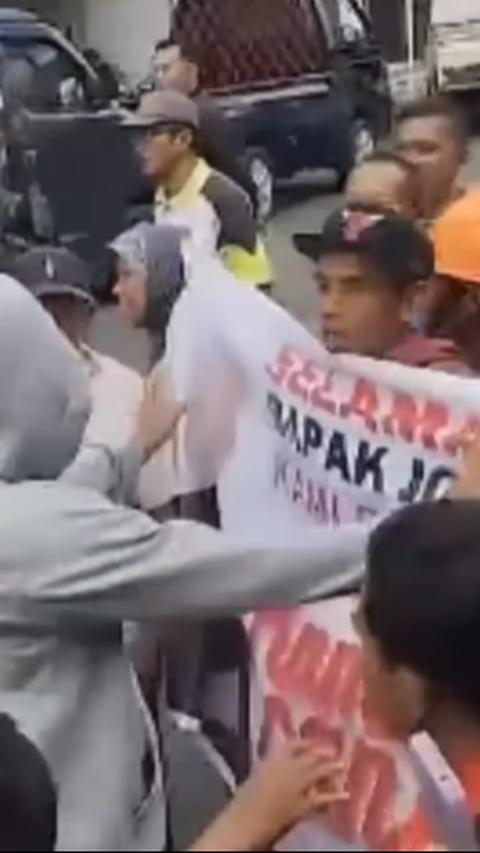 Presidential Security Force Denies Assaulting Citizens Unfurling Banner Supporting Ganjar While Jokowi is in Yogyakarta