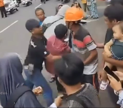 Presidential Security Force Denies Assaulting Citizens Unfurling Banner Supporting Ganjar While Jokowi is in Yogyakarta