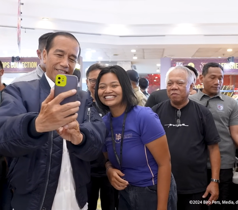 Moment Jokowi Having Coffee with Pak Bas and Minister of Health Budi at Malioboro Mall