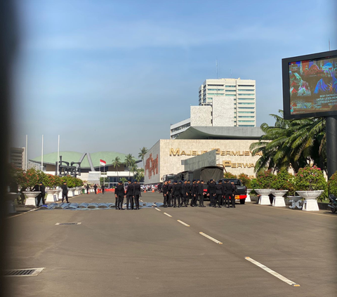 Hindari Jalan Gatot Subroto Arah Slipi, Ada Demo Kepala Desa Depan Gedung DPR