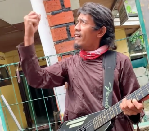 Viral Aksi Pengamen Tirukan Gaya Rhoma Irama, Didoakan Ketemu Langsung dengan Raja Dangdut