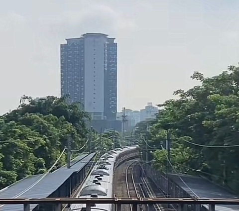 Viral Buang Kasur Spring Bed di Jalur KRL, Pelaku Terancam Didenda Rp15 Juta