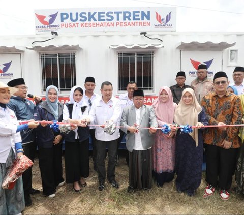 FOTO: Momen Istri Ganjar Pranowo Resmikan Pusat Kesehatan untuk Dua Pesantren