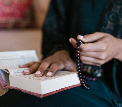 Reading Prayer Before Sleep to Avoid Being Crushed and Protected from Devil's Disturbance