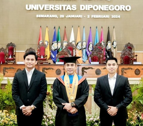 Brigjen Polisi Singgamata menorehkan prestasi gemilang. Ia berhasil menyelesaikan pendidikan S3 di Universitas Diponegoro, Semarang. Singgamata kini bergelar Doktor Ilmu Hukum. <br>