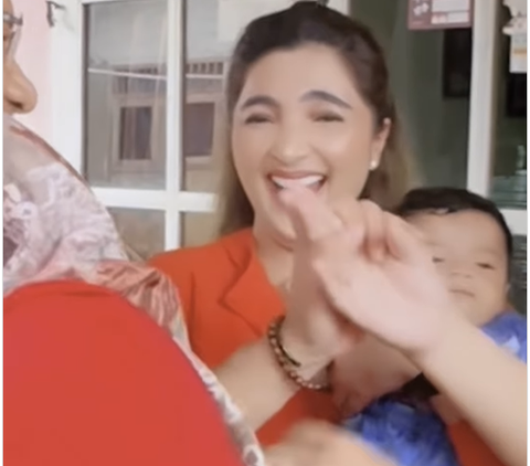 Unexpected Reaction of Ashanty Seeing Anang Hermansyah Embraced by Another Woman