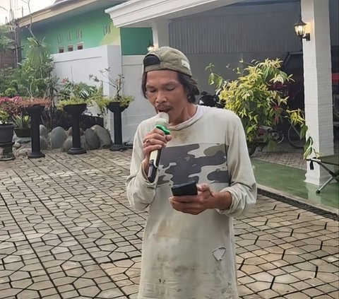 Thought to be Ordinary Turns Out to be Extraordinary, Construction Worker Tries Karaoke Singing She's Gone by Steelheart, Everyone is Astonished by how Amazing it is