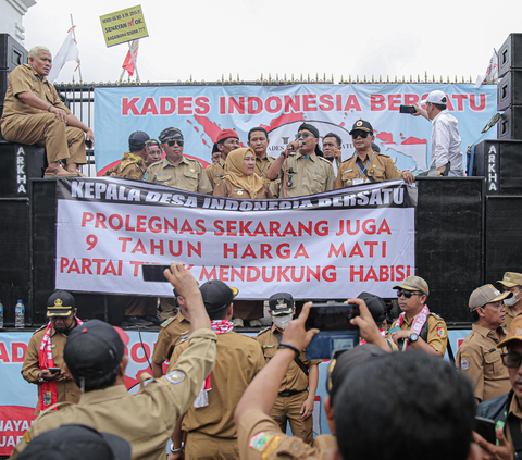 Demo Kepala Desa Depan Gedung DPR Ricuh, Jalan Gatot Subroto dan Tol Dalam Kota Lumpuh