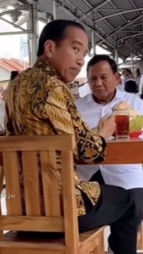 Dipesan Jokowi 600 Porsi, Pemilik Warung Bakso Pak Sholeh Menangis Sesenggukan sampai Sungkem ke Presiden<br>