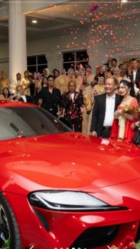 Mobil bernilai fantastis tersebut juga berwarna merah sesuai dengan tema perayaan ulang tahun Tali Kasih