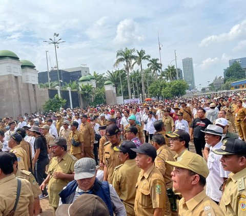 Demo Berujung Ricuh di Depan Gedung DPR, Wakapolda Metro Ditimpuk Botol Air Mineral