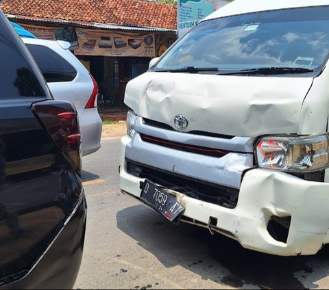 Brak! Anies Baswedan's Convoy Collides in Madura, 4 Cars Wrecked