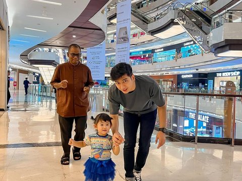 Divorce Lawsuit Filed by Ricis, Teuku Ryan Enjoys Taking Moana for a Walk, Fingers Catch Attention