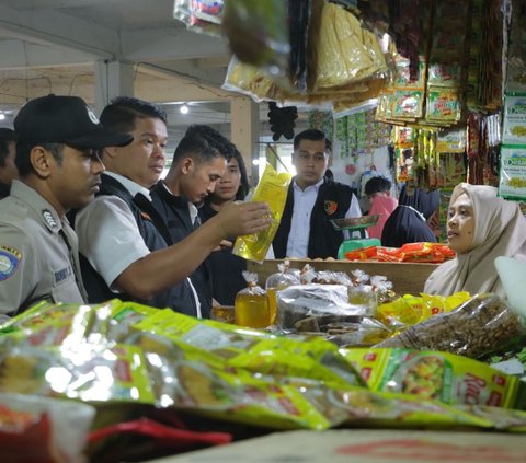 Polres Inhu Datangi Pasar Rakyat, Pantau Harga Pangan dan Cegah Peredaran Uang Palsu Jelang Pemilu